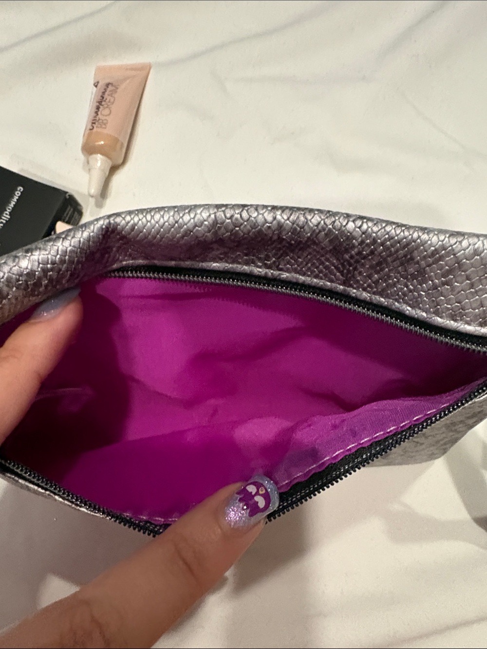 ipsy Metallic Silver Snake-Texture Wristlet Makeup Bag - Picture 4 of 6